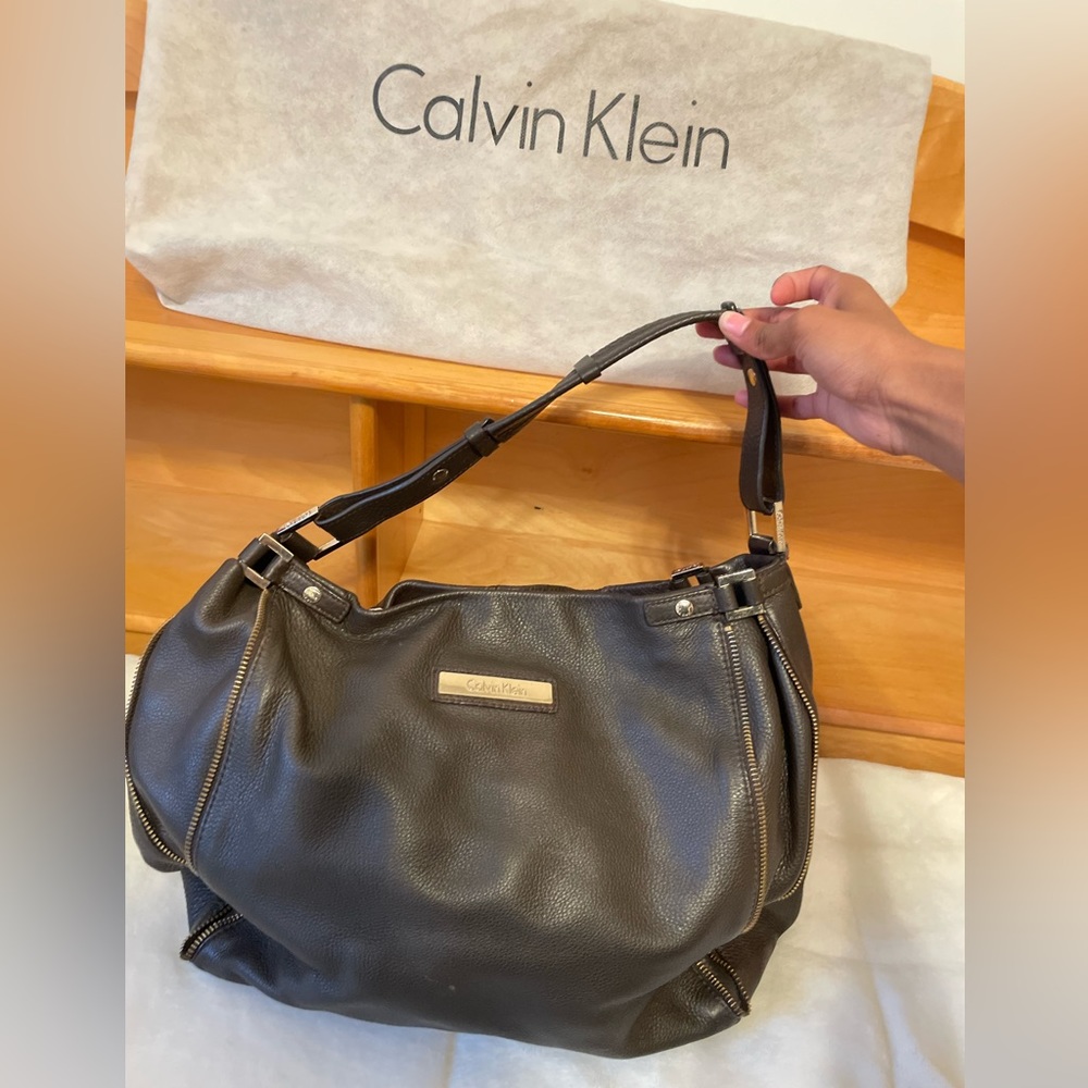 *Authentic*
Calvin Klein brown shoulder bag